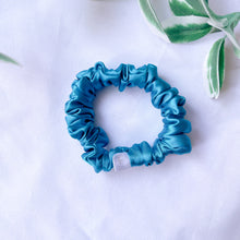 Load image into Gallery viewer, Aqua Scrunchie Band
